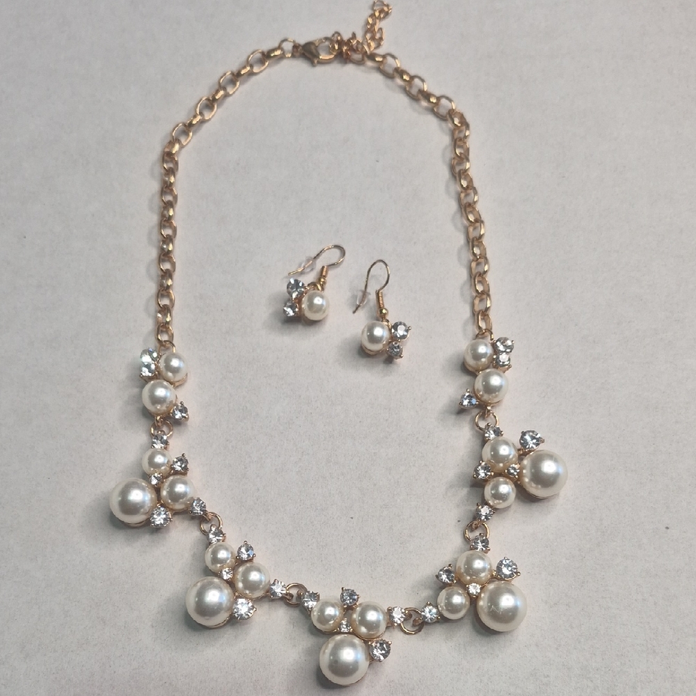 🚨Gold Pearl & Crystal Statement Necklace with Earrings